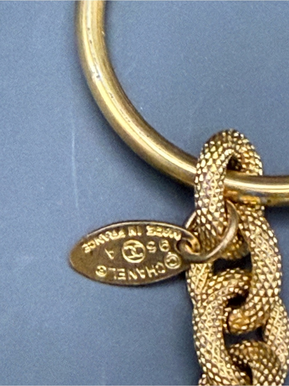 CHANEL CC Logo Charm/Keyring 1995 Autumn Collection excellent condition - Picture 3 of 3